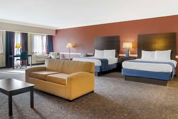 Suite, 2 Queen Beds, Non Smoking, Jetted Tub