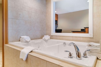 Suite, 2 Queen Beds, Non Smoking, Jetted Tub