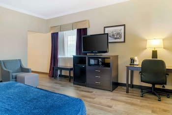 Standard Room, 2 Queen Beds, Non Smoking, Refrigerator & Microwave (Larger Room)