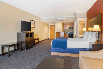 Suite, 1 King Bed, Non Smoking, Jetted Tub