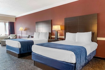 Suite, 2 Queen Beds, Non Smoking, Jetted Tub