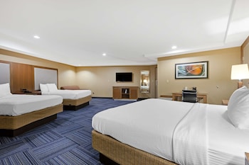 Suite, Multiple Beds, Non Smoking, Refrigerator