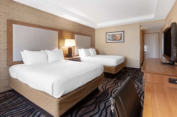 Standard Room, 2 Queen Beds, Accessible, Refrigerator