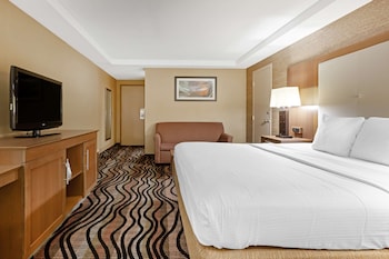 Standard Room, 1 King Bed, Non Smoking, Refrigerator