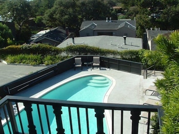 Standard Room, 1 Queen Bed, Pool View