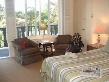 Standard Room, 1 Queen Bed, Pool View