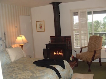 Deluxe Room, 1 King Bed, Fireplace, Ocean View