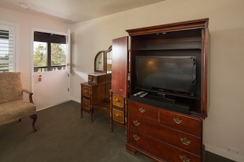Deluxe Room, 1 King Bed, Fireplace, Ocean View