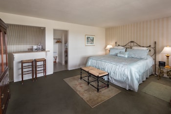 Deluxe Room, 1 King Bed, Fireplace, Ocean View