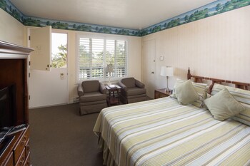 Standard Room, 1 Queen Bed, Pool View
