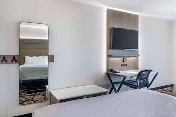 Standard Room, 2 Double Beds, Non Smoking, Ground Floor