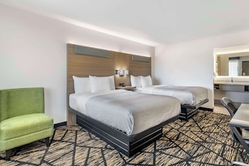 Standard Room, 2 Double Beds, Non Smoking, Ground Floor