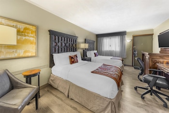 Standard Room, 2 Double Beds, Accessible, Bathtub