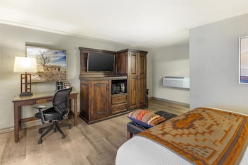 Standard Room, 1 King Bed, Non Smoking, Refrigerator & Microwave