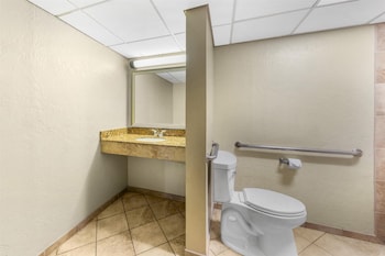Standard Room, 2 Double Beds, Accessible, Bathtub