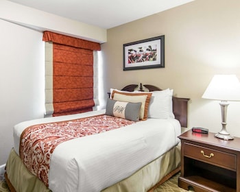 Traditional Studio Suite, 1 Queen Bed with Sofa bed, Non Smoking