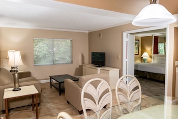 Suite, 1 Bedroom (at the Oaks)