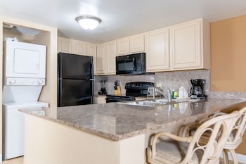 Suite, 1 Bedroom (at the Oaks)