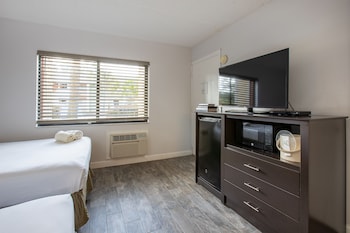 Standard Room, 2 Double Beds (Guest Room at the Oaks)