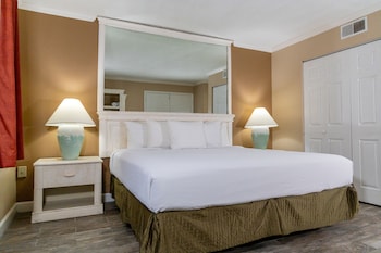 Suite, 1 Bedroom (at the Oaks)