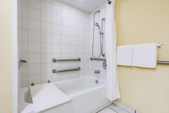 Standard Room, 1 Queen Bed, Mobility Accessible