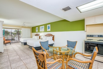 Studio, 2 Queen Beds, Roll-in Shower, Marina View