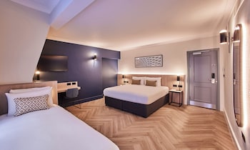 Deluxe Family Room