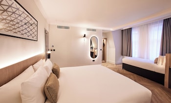Deluxe Family Room