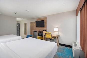 Room, 2 Queen Beds, Accessible, Non Smoking (Mobility, Roll-In Shower)