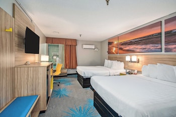 Room, 2 Queen Beds, Non Smoking