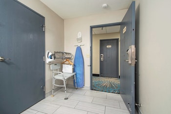 Room, 1 King Bed, Accessible, Non Smoking (Mobility, Tub with Grab Bars)