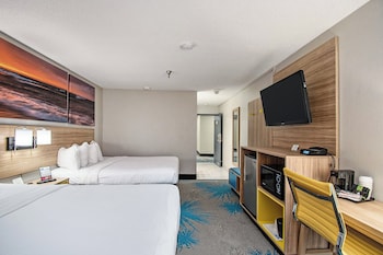 Room, 2 Queen Beds, Accessible, Non Smoking (Mobility, Roll-In Shower)