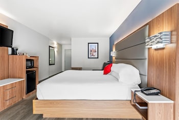 Deluxe Room, 1 King Bed, Mobility Accessible