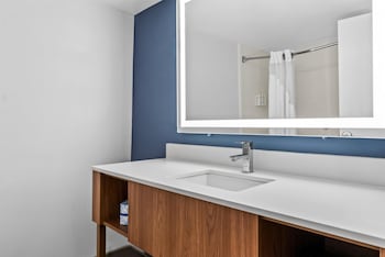 Deluxe Room, 1 Queen Bed (Pet Friendly)