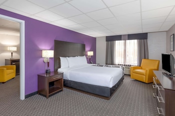Deluxe Suite, 1 King Bed, Non Smoking (Deluxe Family Suite)