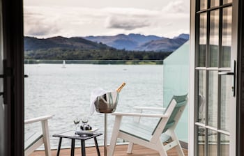 Hazel Lake View with Balcony