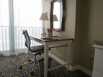 Room, 2 Queen Beds, Accessible, City View (Roll-in Shower)