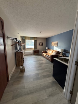 Clark Lake One-Bedroom with Kitchenette