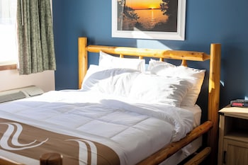 Gull Lake Grand Suite with Kitchenette
