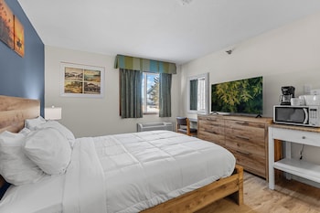 Gull Lake Queen Kitchenette