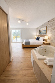 Suite, 1 King Bed (Whirlpool)