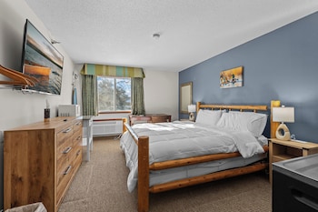 Edward Lake Family Suite with Kitchenette