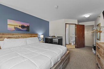 Gull Lake ADA King with Kitchenette