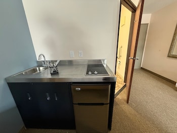 Gull Lake ADA King with Kitchenette