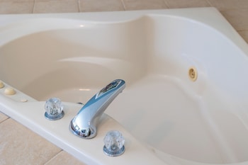 Cullen Lake King Jacuzzi
