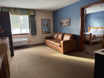 Gull Lake Grand Suite with Kitchenette