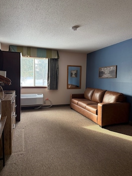 Gull Lake Grand Suite with Kitchenette