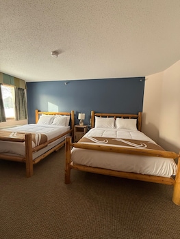 Gull Lake Grand Suite with Kitchenette