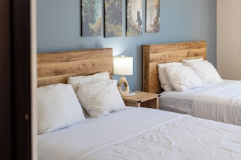 Edward Lake Family Suite with Kitchenette