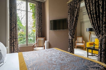 Apartment, Garden side - Complimentary soft minibar,courtesy tray, Chromecast and digital press